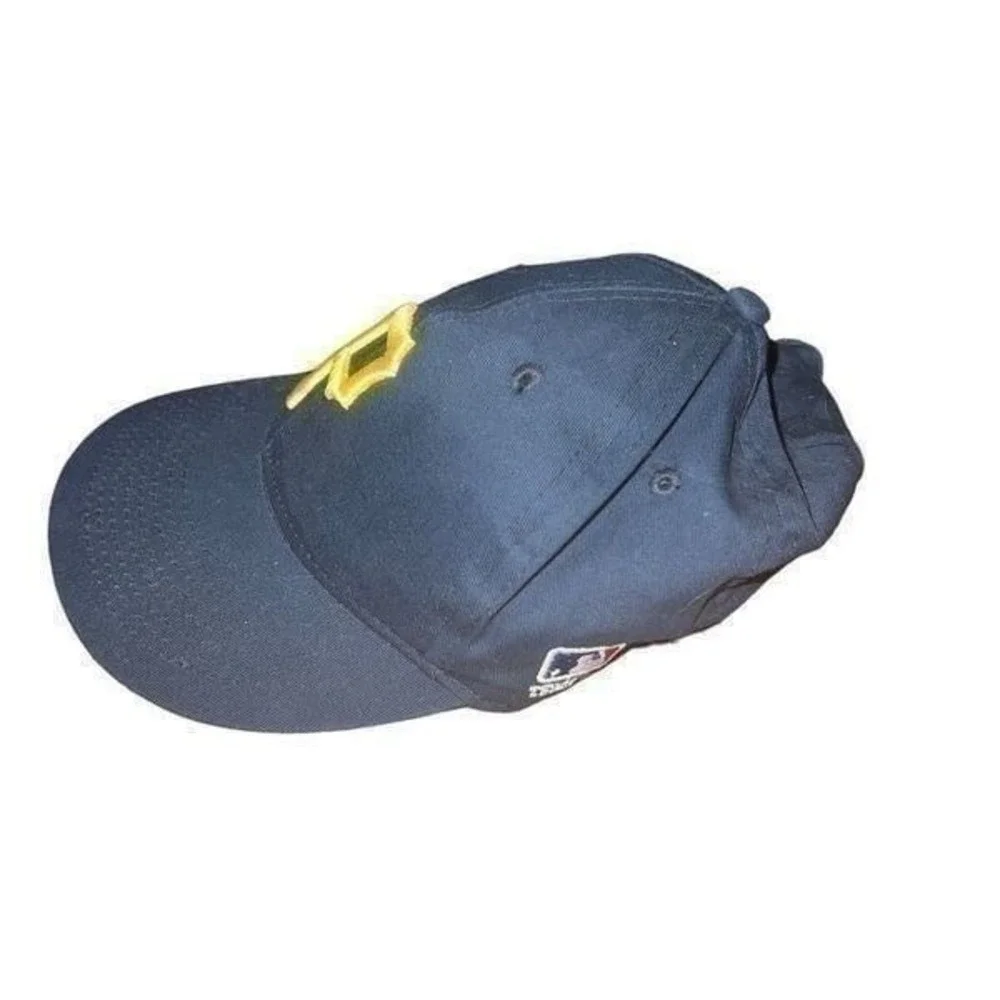 OC Sports youth Pirates MLB‎ hat one size adjustable